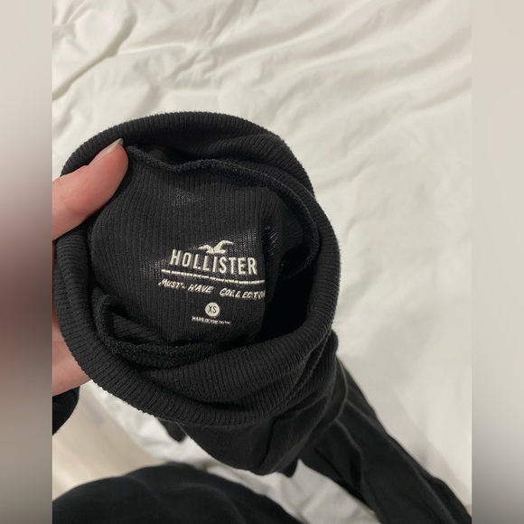 Ladies Hollister turtle neck - Picture 2 of 2